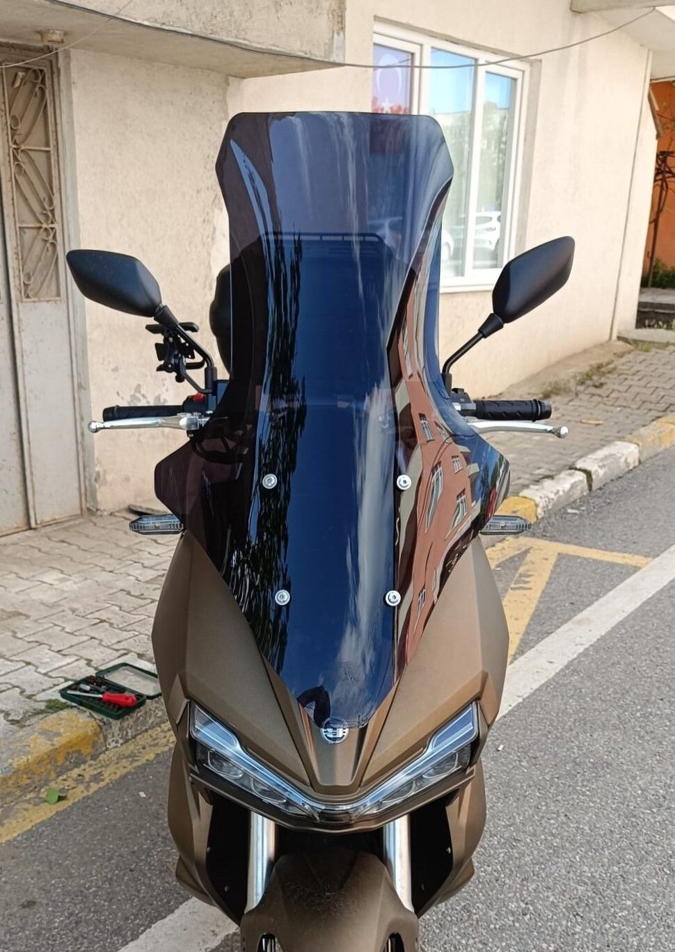 MOTOCAM Yuki Adventure 150 Ön Cam 2023-2026 Model 78cm Siyah Renkli 4mm UZUN