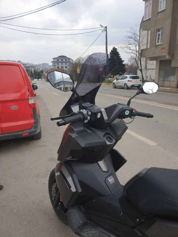 MOTOCAM Yuki Defender Ön Cam 2023-2026 Model 63cm Füme Renkli 4mm