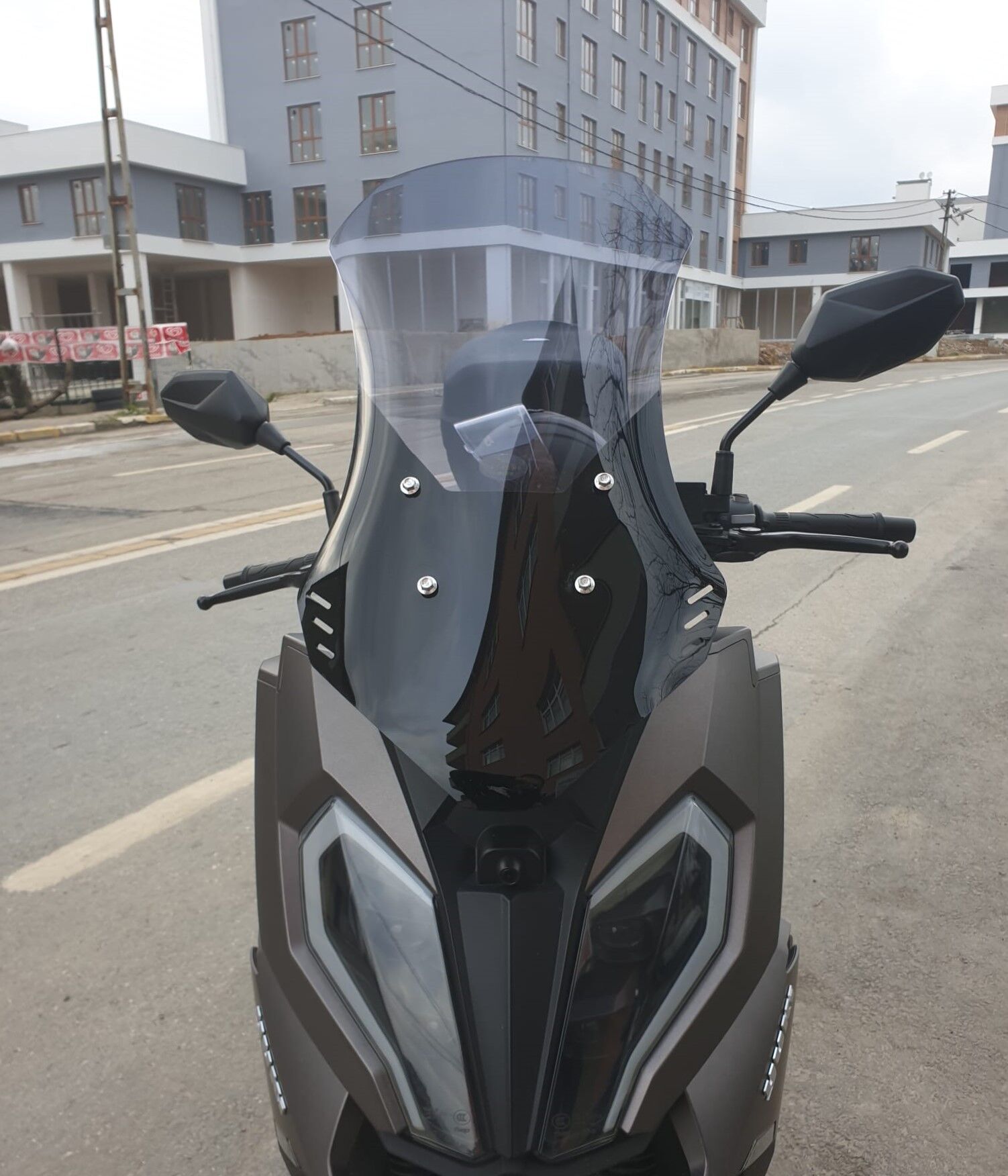 MOTOCAM Yuki Defender Ön Cam 2023-2026 Model 63cm Füme Renkli 4mm