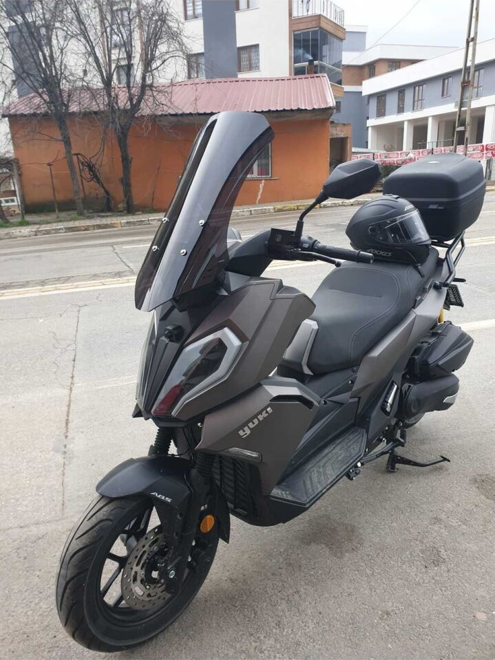 MOTOCAM Yuki Defender Ön Cam 2023-2026 Model 63cm Siyah Renkli 4mm