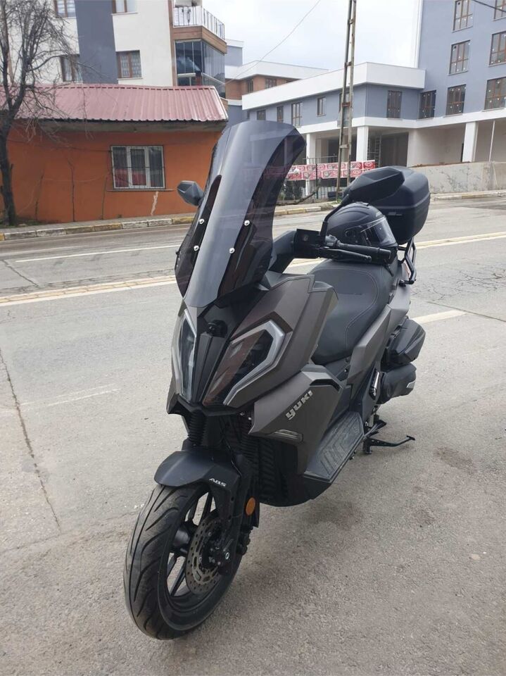 MOTOCAM Yuki Defender Ön Cam 2023-2026 Model 63cm Siyah Renkli 4mm