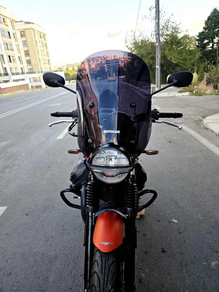 MOTOCAM Moto Guzzi V7 Stone Ön Cam 2021-2023 Model 53cm Siyah Renkli 4mm APARATSIZ