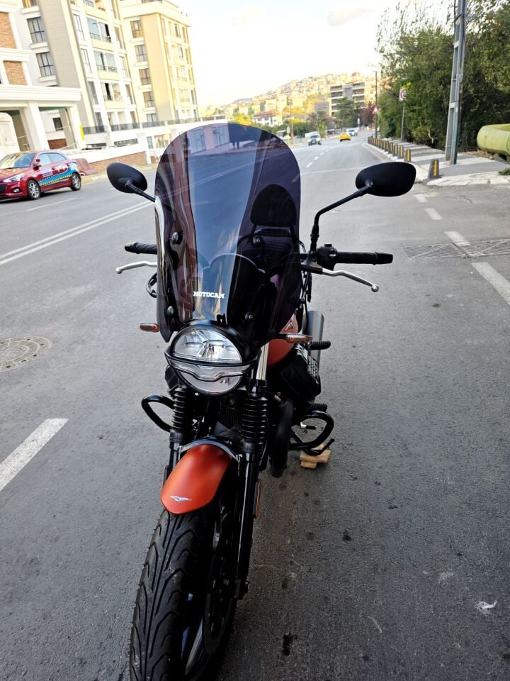 MOTOCAM Moto Guzzi V7 Stone Ön Cam 2021-2023 Model 53cm Siyah Renkli 4mm APARATSIZ