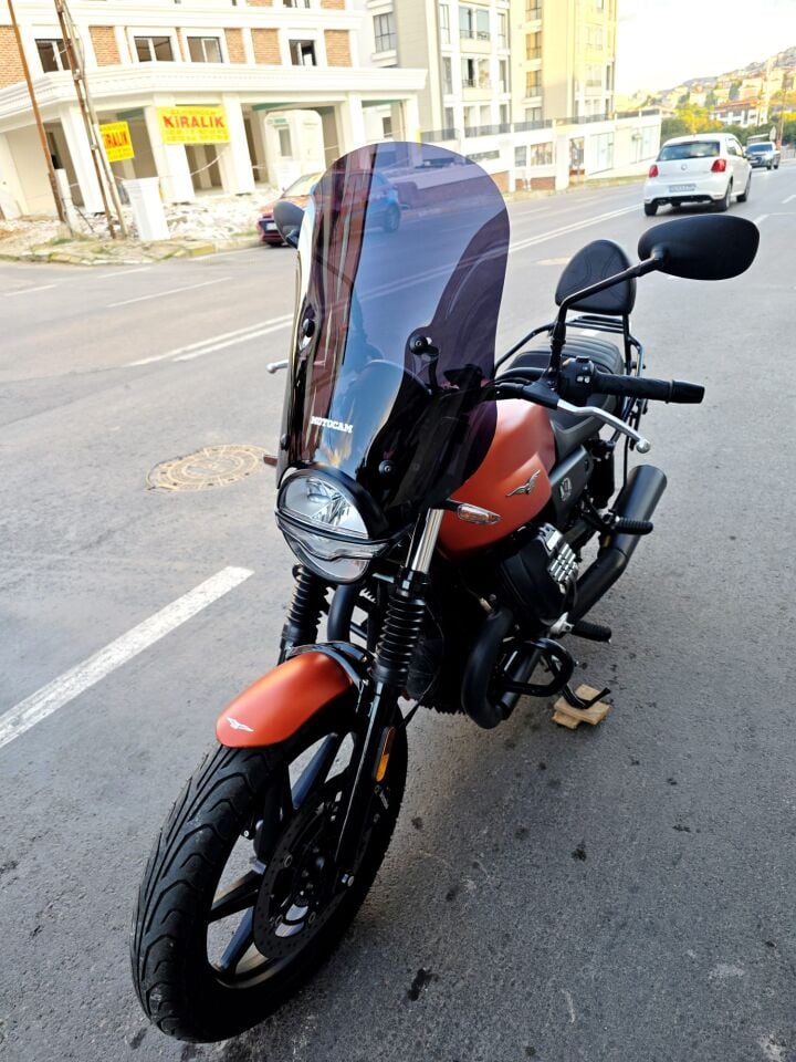 MOTOCAM Moto Guzzi V7 Stone Ön Cam 2021-2023 Model 53cm Siyah Renkli 4mm APARATSIZ