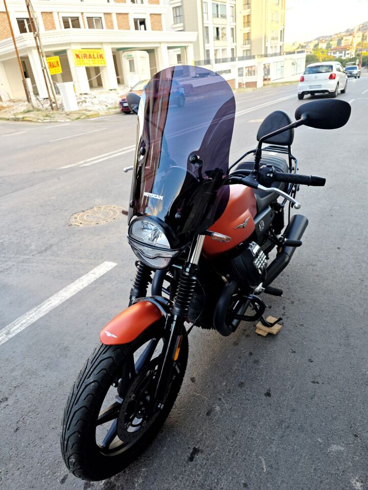 MOTOCAM Moto Guzzi V7 Stone Ön Cam 2021-2023 Model 53cm Siyah Renkli 4mm APARATSIZ