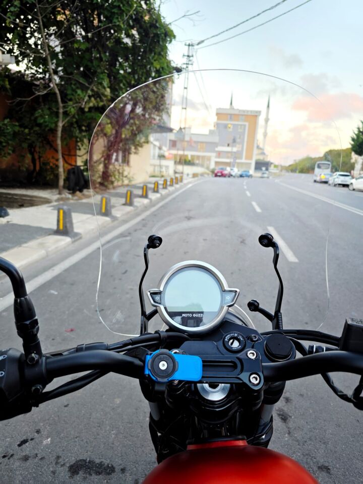 MOTOCAM Moto Guzzi V7 Stone Ön Cam 2021-2023 Model 53cm Şeffaf Renkli 4mm APARATSIZ