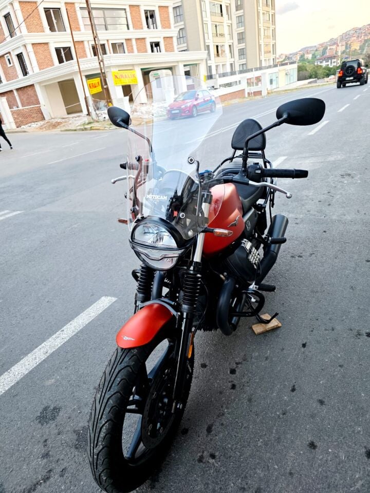 MOTOCAM Moto Guzzi V7 Stone Ön Cam 2021-2023 Model 53cm Şeffaf Renkli 4mm APARATSIZ