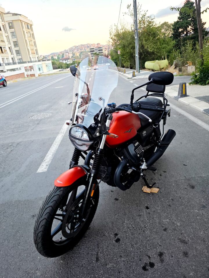 MOTOCAM Moto Guzzi V7 Stone Ön Cam 2021-2023 Model 53cm Şeffaf Renkli 4mm APARATSIZ