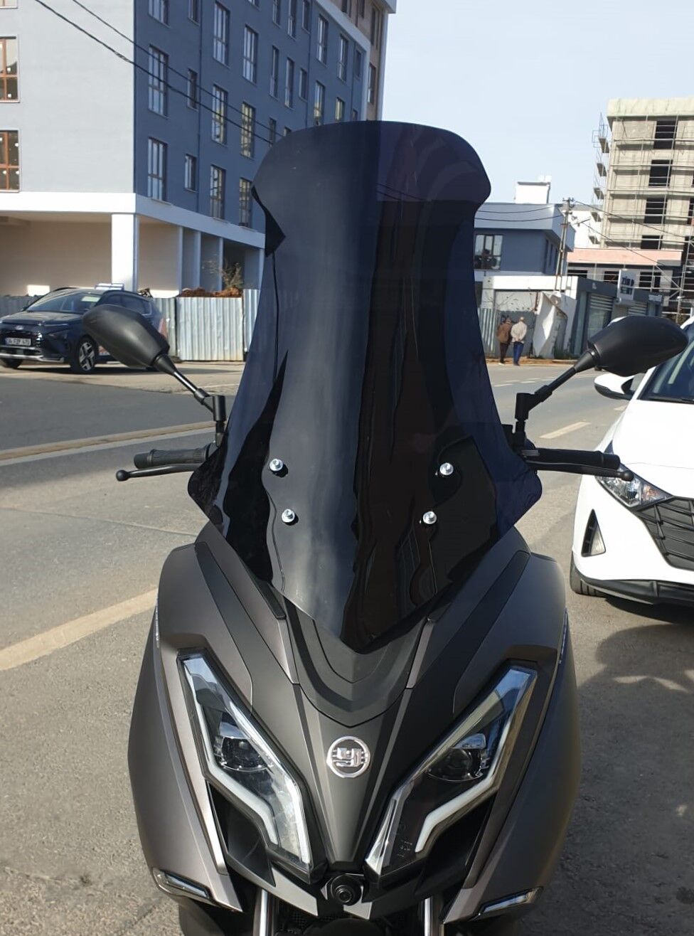 MOTOCAM Yuki Explorer 250 Ön Cam 2021-2026 Model 72cm Siyah Renkli 4mm UZUN