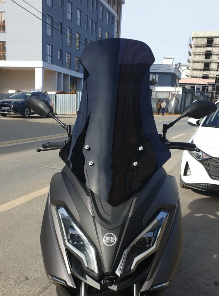 MOTOCAM Yuki Explorer 250 Ön Cam 2021-2026 Model 72cm Siyah Renkli 4mm UZUN