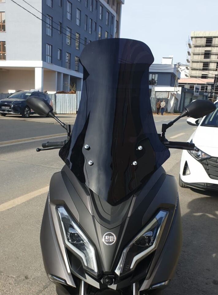 MOTOCAM Yuki Explorer 250 Ön Cam 2021-2026 Model 72cm Siyah Renkli 4mm UZUN
