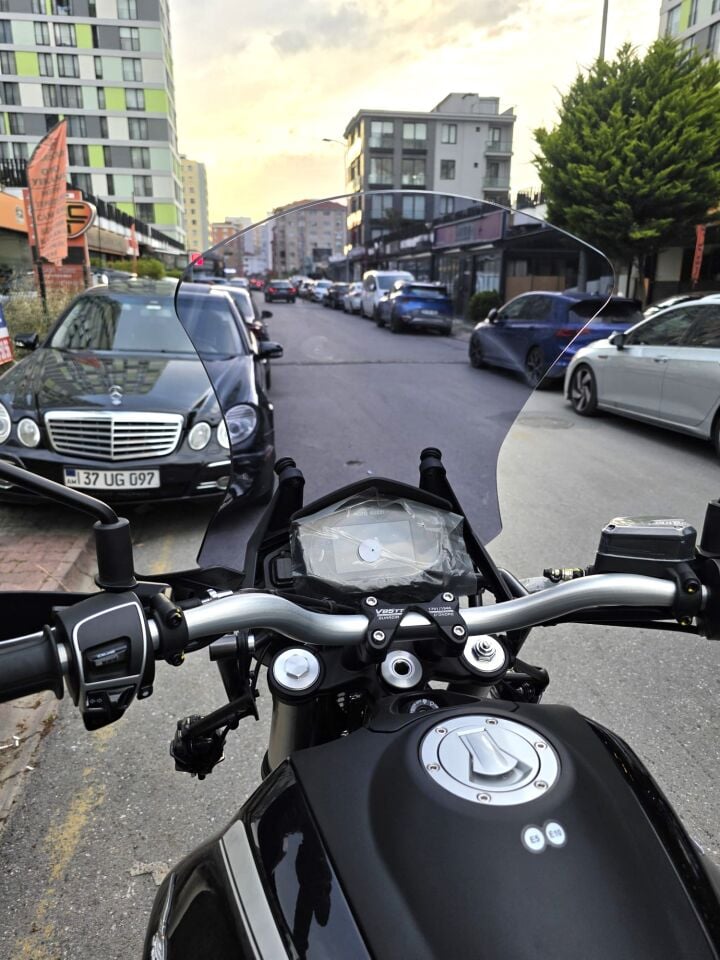 MOTOCAM Moto Guzzi V85 Ön Cam 2019-2023 Model 58cm Füme Renkli 4mm