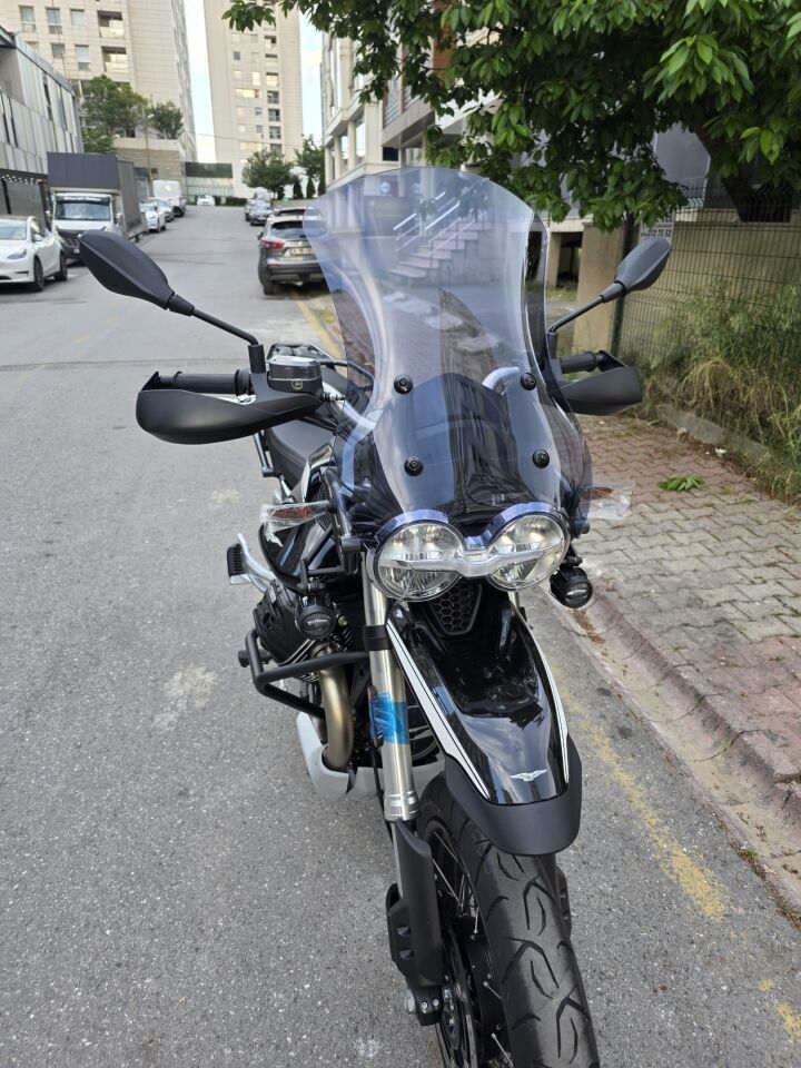 MOTOCAM Moto Guzzi V85 Ön Cam 2019-2023 Model 58cm Füme Renkli 4mm