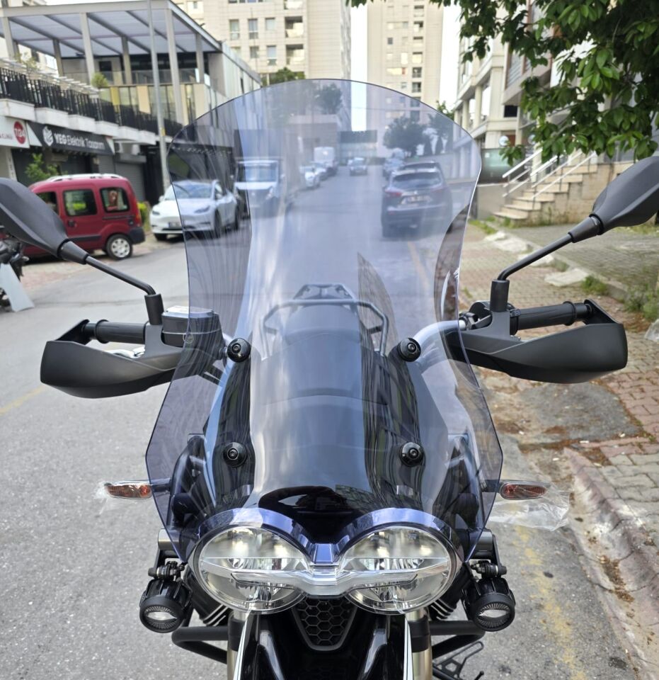 MOTOCAM Moto Guzzi V85 Ön Cam 2019-2023 Model 58cm Füme Renkli 4mm