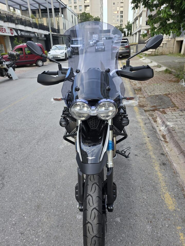 MOTOCAM Moto Guzzi V85 Ön Cam 2019-2023 Model 58cm Füme Renkli 4mm