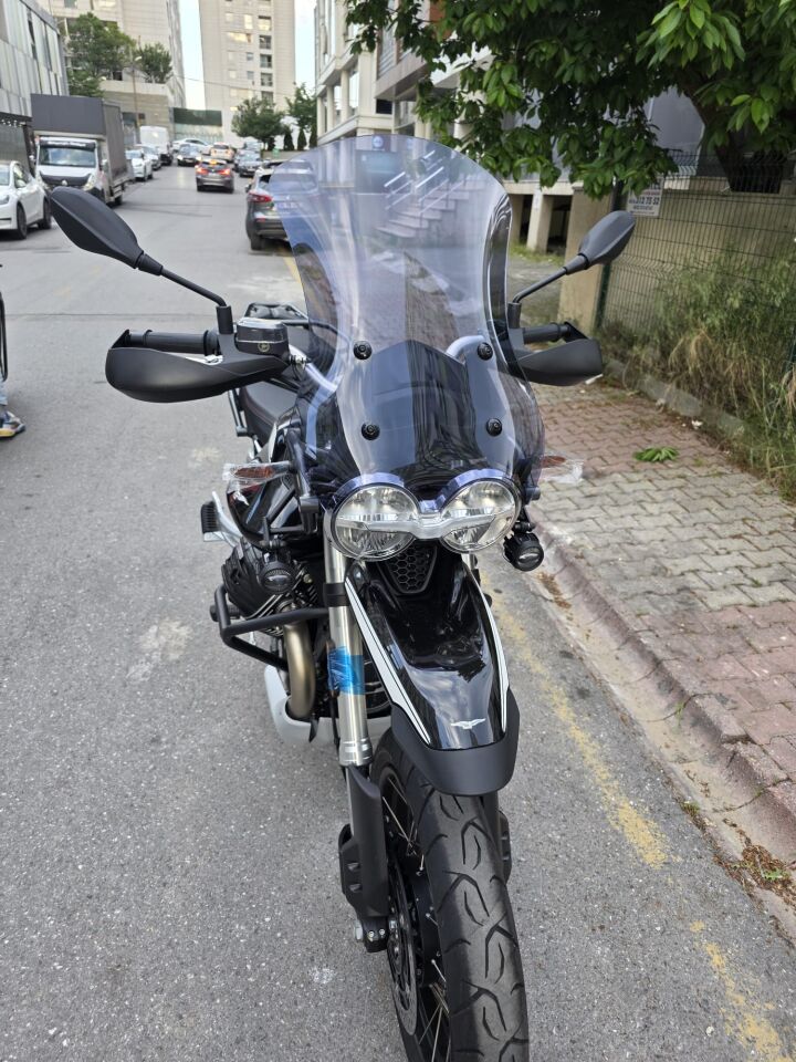 MOTOCAM Moto Guzzi V85 Ön Cam 2019-2023 Model 58cm Füme Renkli 4mm