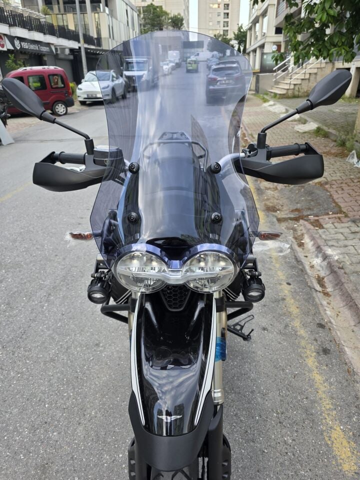 MOTOCAM Moto Guzzi V85 Ön Cam 2019-2023 Model 58cm Füme Renkli 4mm