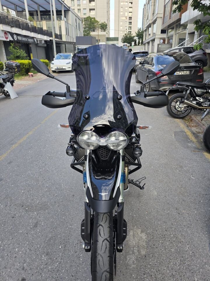 MOTOCAM Moto Guzzi V85 Ön Cam 2019-2023 Model 58cm Siyah Renkli 4mm