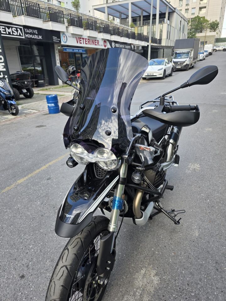 MOTOCAM Moto Guzzi V85 Ön Cam 2019-2023 Model 58cm Siyah Renkli 4mm