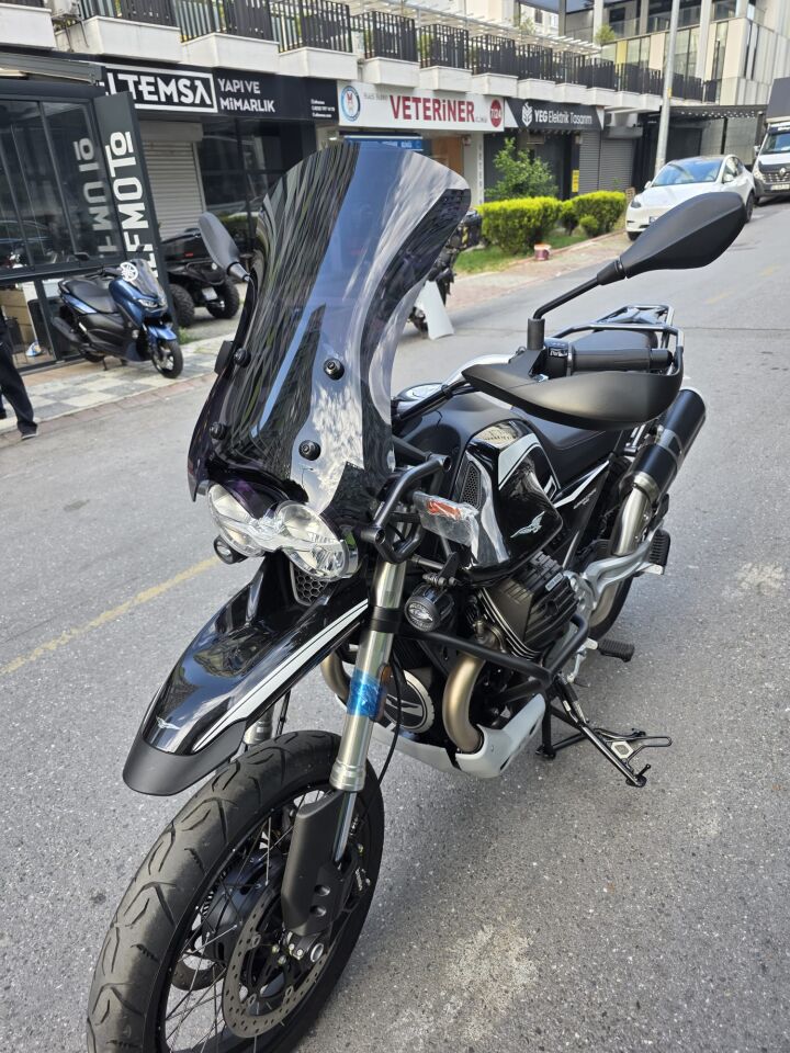 MOTOCAM Moto Guzzi V85 Ön Cam 2019-2023 Model 58cm Siyah Renkli 4mm