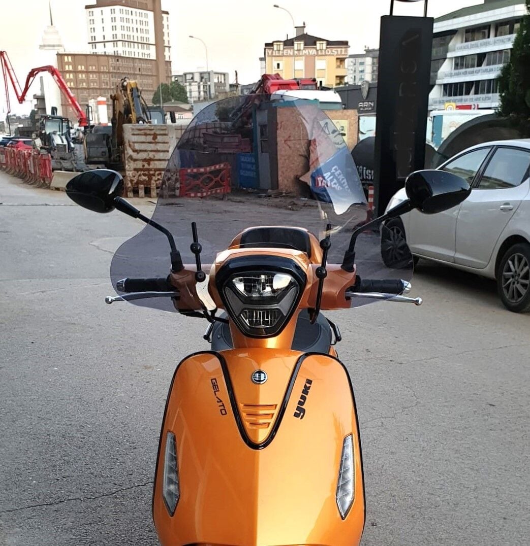 MOTOCAM Yuki Gelato 150 Ön Cam 2023-2026 Model 43cm Füme Renkli 4mm APARATSIZ