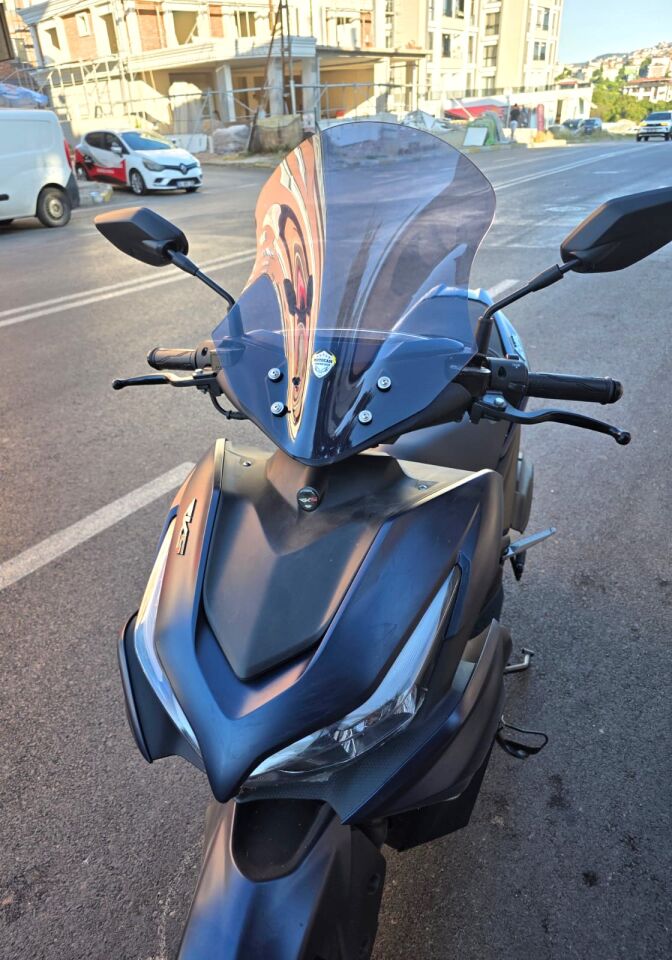 MOTOCAM Motolüx IST 34  Ön Cam 2025-2026 Model 43cm Füme Renkli 4mm SPORTİF