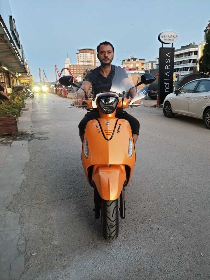 MOTOCAM Yuki Gelato 150 Ön Cam 2023-2026 Model 43cm Şeffaf Renkli 4mm APARATSIZ