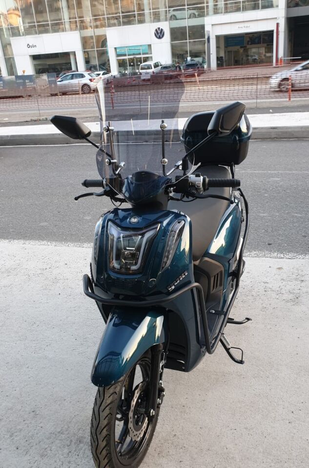 MOTOCAM Yuki Gentle 50 110 Ön Cam 2025-2026 Model 44cm Füme Renkli 4mm APARATSIZ