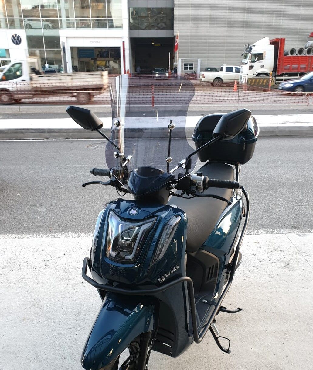 MOTOCAM Yuki Gentle 50 110 Ön Cam 2025-2026 Model 44cm Füme Renkli 4mm APARATSIZ