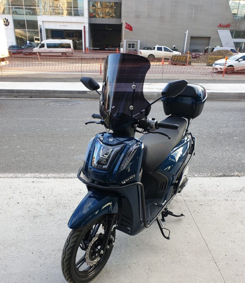 MOTOCAM Yuki Gentle 50 110 Ön Cam 2025-2026 Model 44cm Siyah Renkli 4mm APARATSIZ