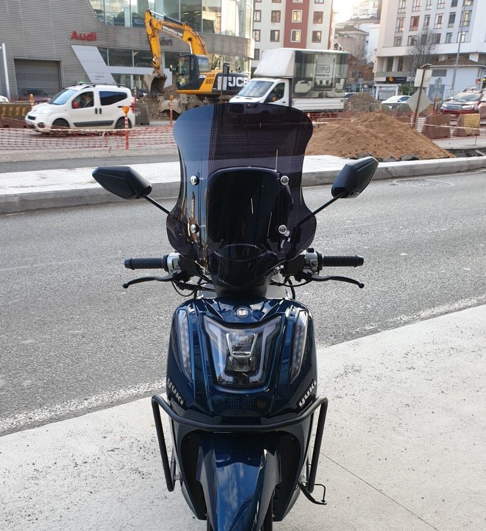 MOTOCAM Yuki Gentle 50 110 Ön Cam 2025-2026 Model 44cm Siyah Renkli 4mm APARATSIZ