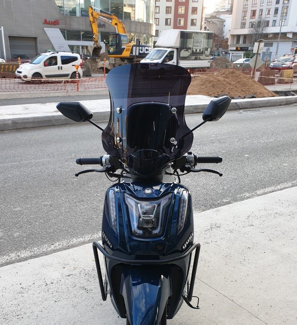 MOTOCAM Yuki Gentle 50 110 Ön Cam 2025-2026 Model 44cm Siyah Renkli 4mm APARATSIZ