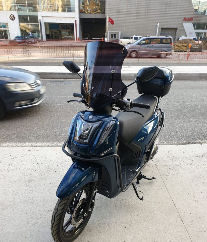 MOTOCAM Yuki Gentle 50 110 Ön Cam 2025-2026 Model 44cm Siyah Renkli 4mm APARATSIZ