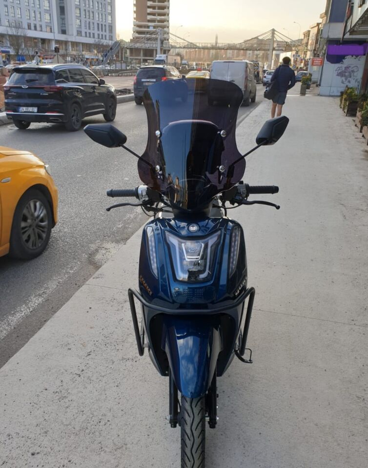 MOTOCAM Yuki Gentle 50 110 Ön Cam 2025-2026 Model 44cm Siyah Renkli 4mm APARATSIZ