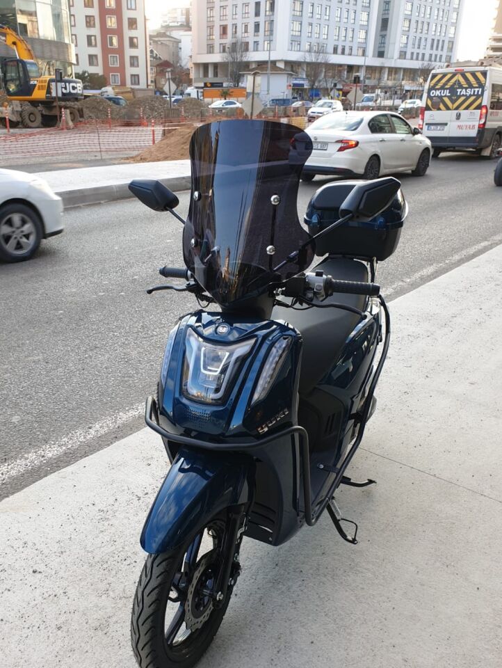 MOTOCAM Yuki Gentle 50 110 Ön Cam 2025-2026 Model 44cm Siyah Renkli 4mm APARATSIZ