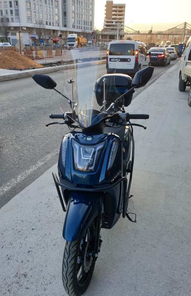 MOTOCAM Yuki Gentle 50 110 Ön Cam 2025-2026 Model 44cm Şeffaf Renkli 4mm APARATSIZ