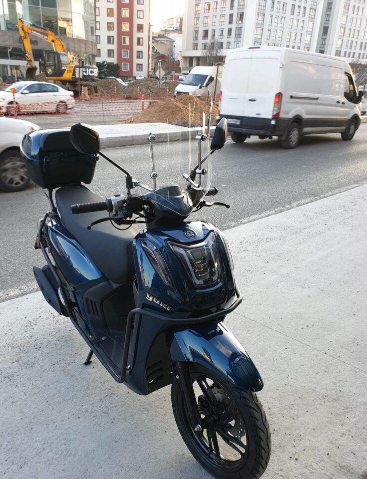 MOTOCAM Yuki Gentle 50 110 Ön Cam 2025-2026 Model 44cm Şeffaf Renkli 4mm APARATSIZ