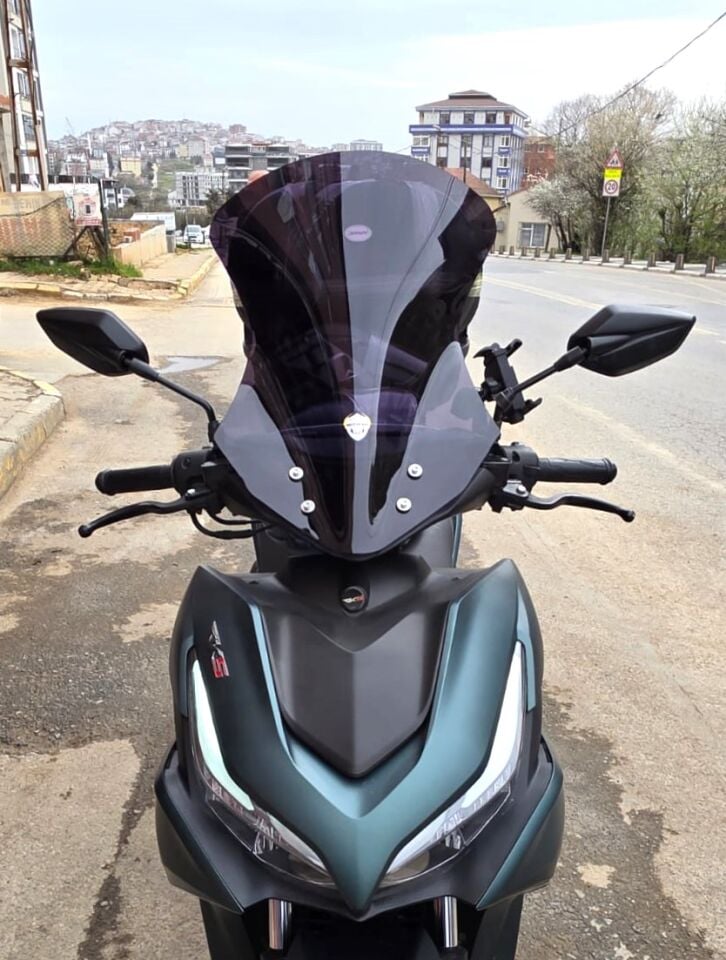 MOTOCAM Motolüx IST 34  Ön Cam 2025-2026 Model 54cm Siyah Renkli 4mm