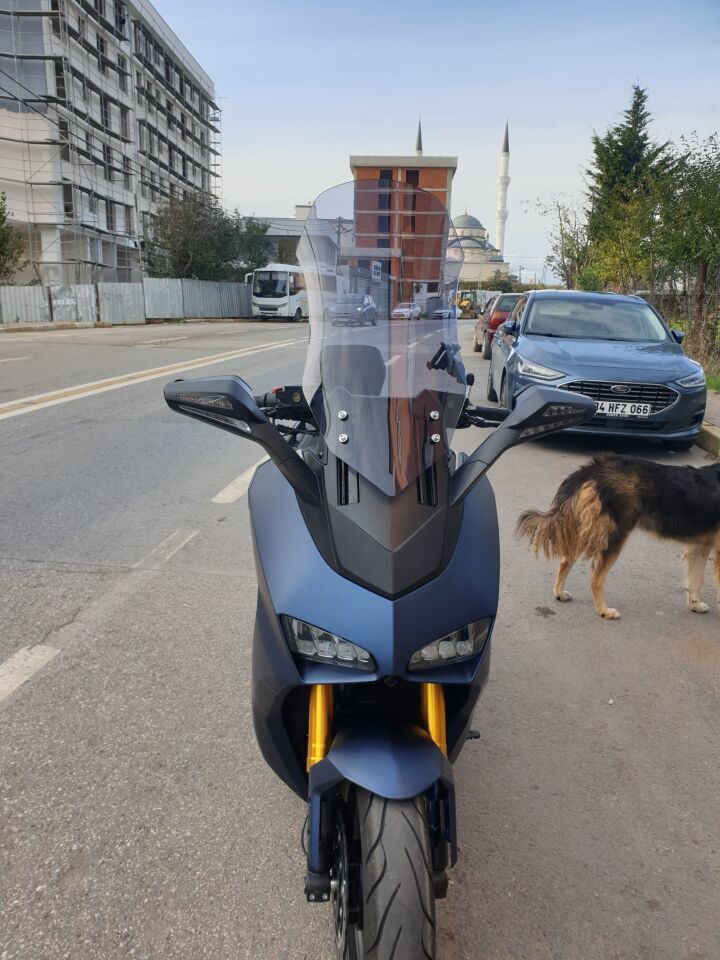 MOTOCAM Yuki Huracan 250 Ön Cam 2022-2026 Model 62cm Füme Renkli 4mm