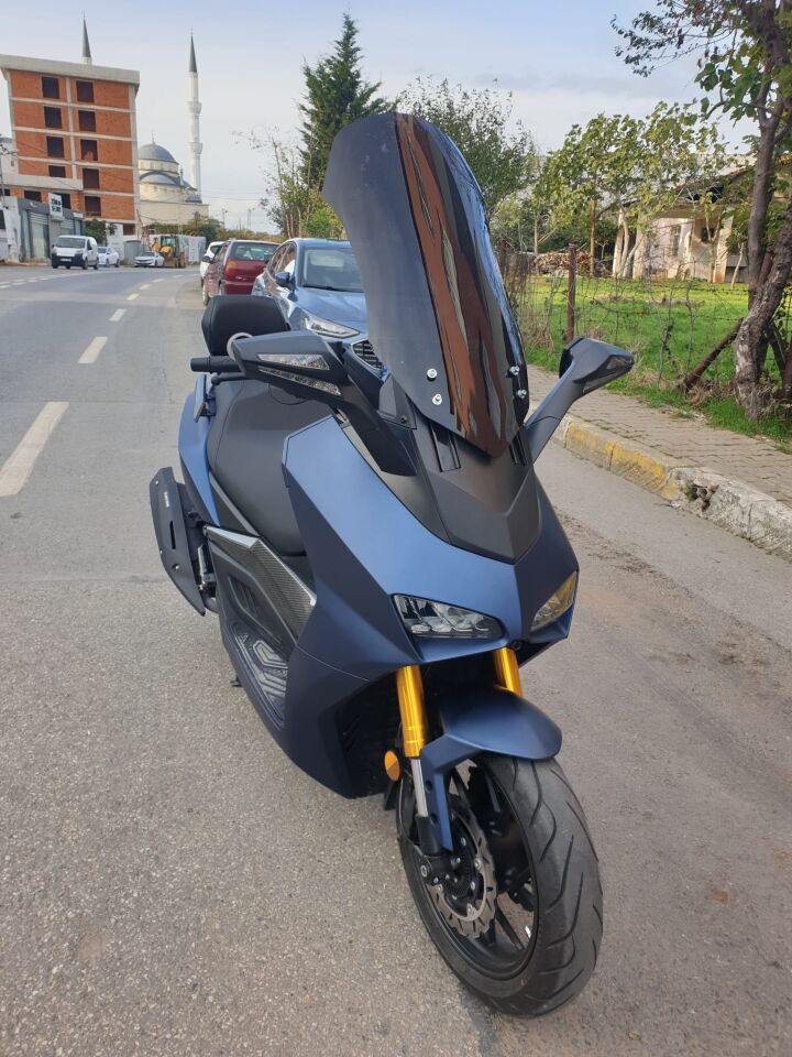 MOTOCAM Yuki Huracan 250 Ön Cam 2022-2026 Model 62cm Siyah Renkli 4mm