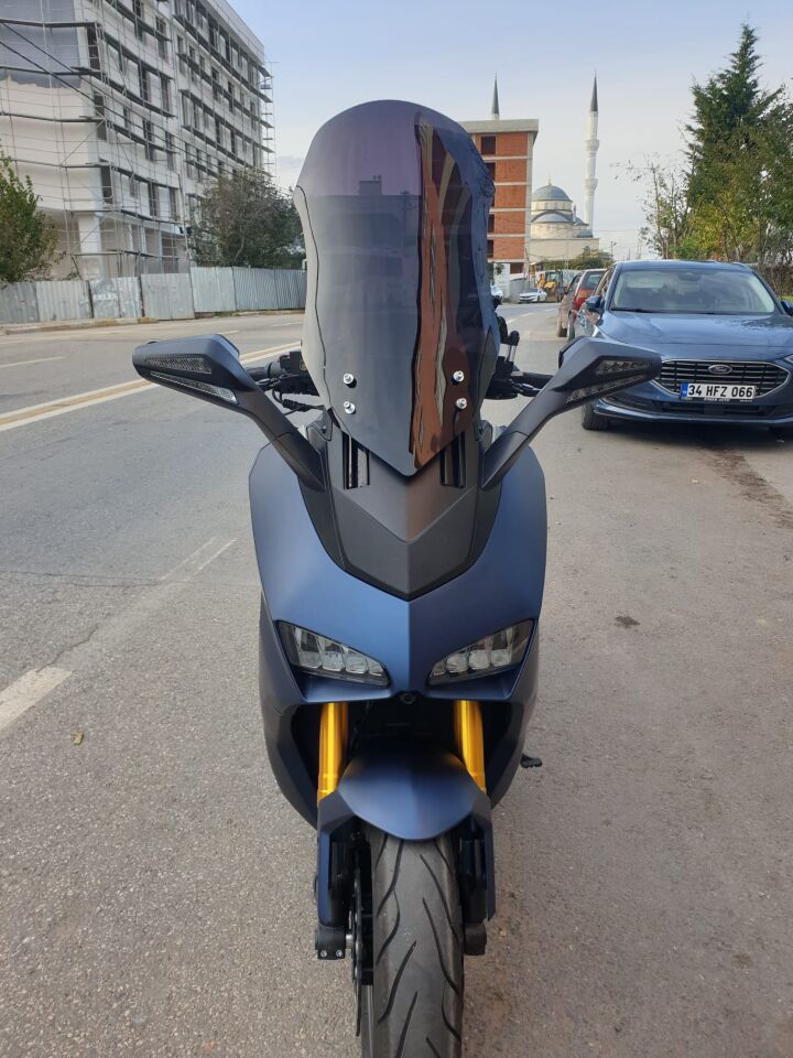 MOTOCAM Yuki Huracan 250 Ön Cam 2022-2026 Model 62cm Siyah Renkli 4mm