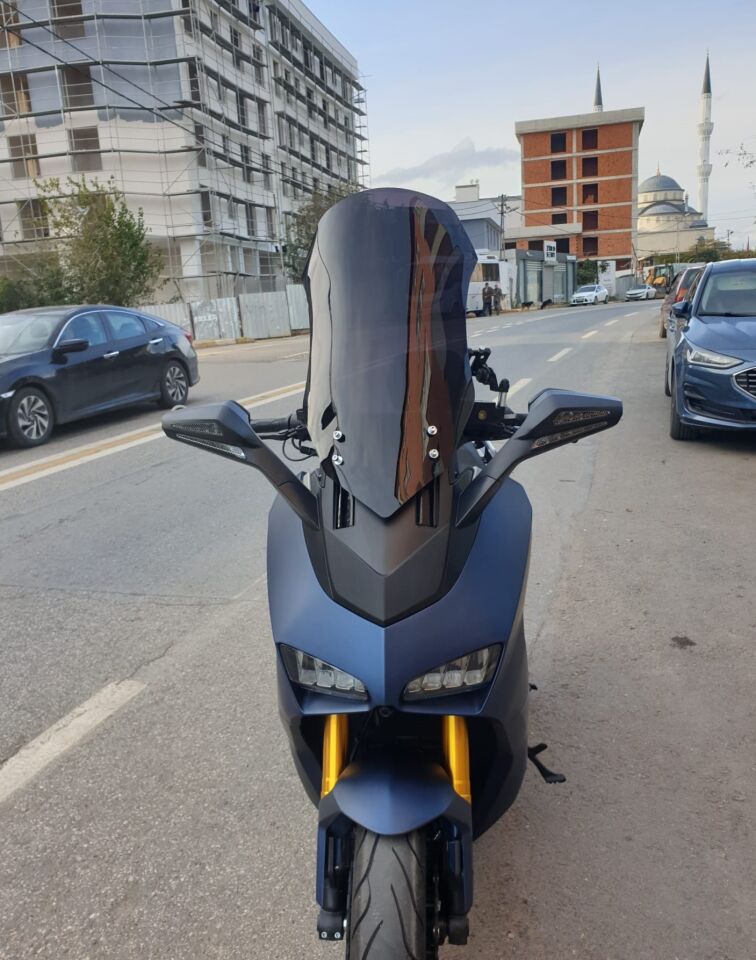 MOTOCAM Yuki Huracan 250 Ön Cam 2022-2026 Model 62cm Siyah Renkli 4mm