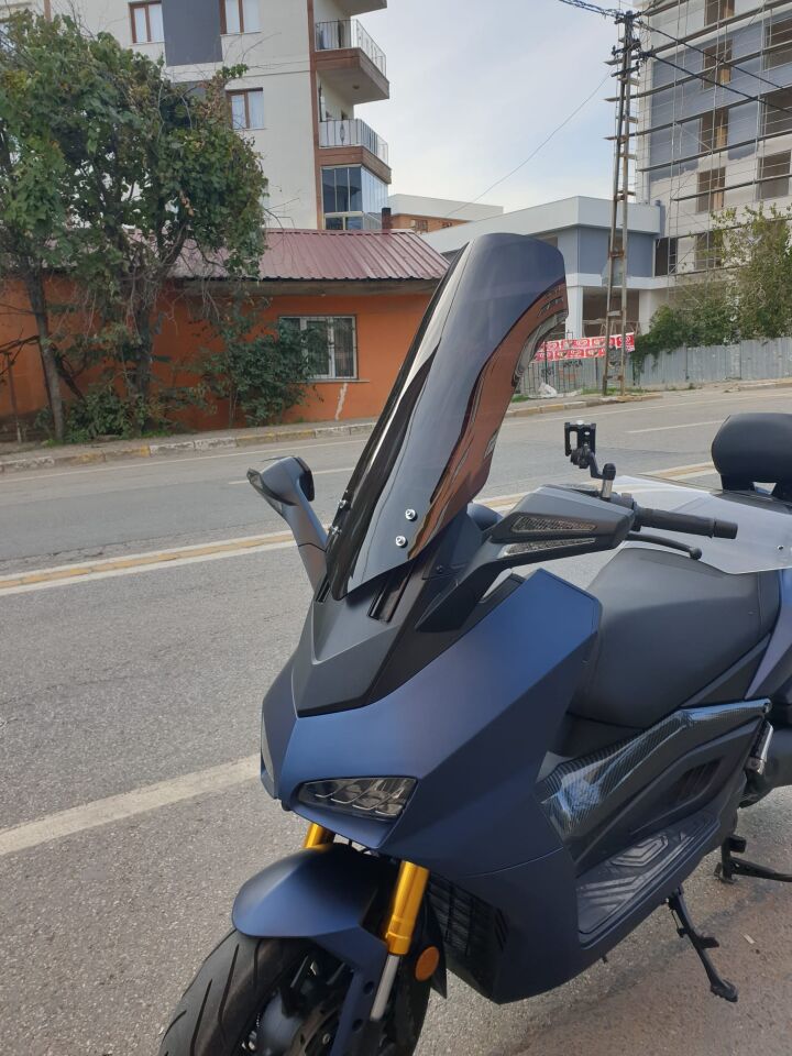 MOTOCAM Yuki Huracan 250 Ön Cam 2022-2026 Model 62cm Siyah Renkli 4mm
