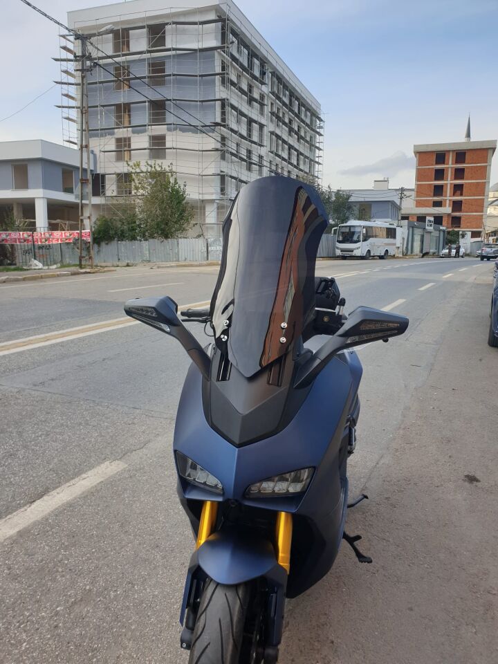 MOTOCAM Yuki Huracan 250 Ön Cam 2022-2026 Model 62cm Siyah Renkli 4mm