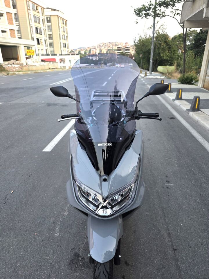 MOTOCAM Motolüx MCX 125 Ön Cam 2024-2026 Model 68cm Füme Renkli 4mm