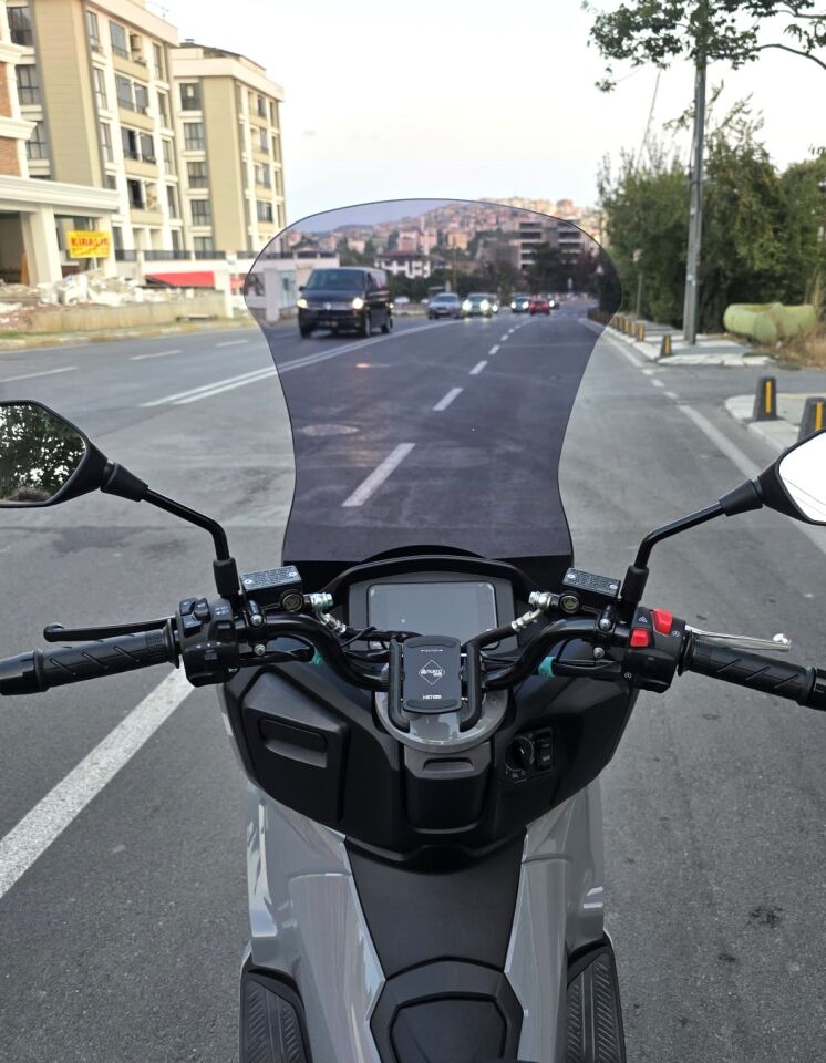 MOTOCAM Motolüx MCX 125 Ön Cam 2024-2026 Model 68cm Füme Renkli 4mm