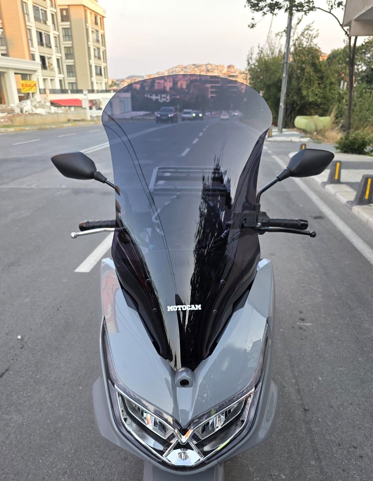 MOTOCAM Motolüx MCX 125 Ön Cam 2024-2026 Model 68cm Siyah Renkli 4mm
