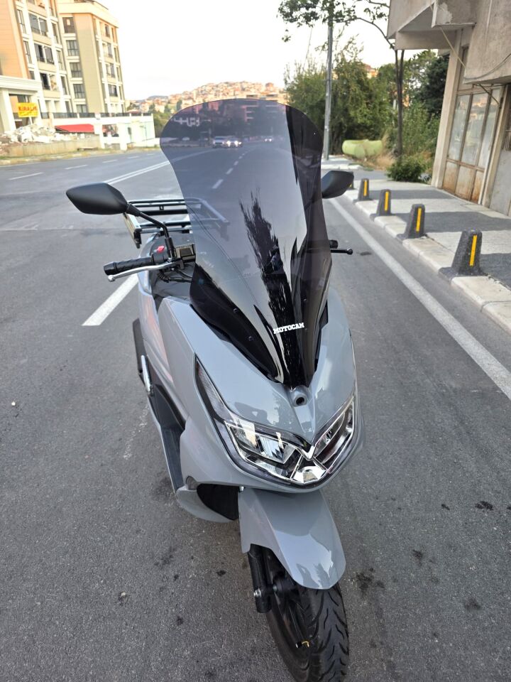 MOTOCAM Motolüx MCX 125 Ön Cam 2024-2026 Model 68cm Siyah Renkli 4mm