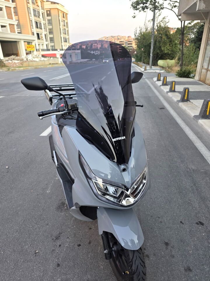 MOTOCAM Motolüx MCX 125 Ön Cam 2024-2026 Model 68cm Siyah Renkli 4mm