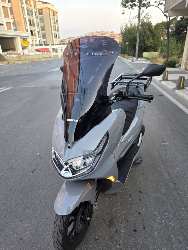 MOTOCAM Motolüx MCX 125 Ön Cam 2024-2026 Model 68cm Siyah Renkli 4mm